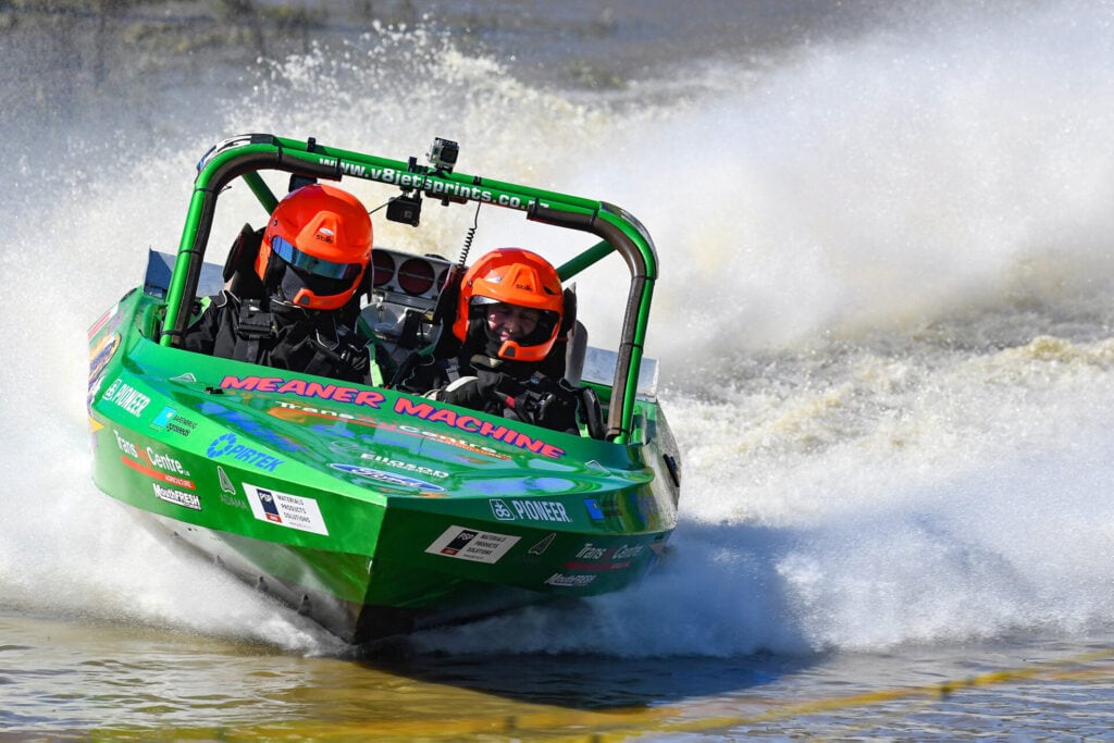 Mouthfresh Superboats Crowd Favourite Wanganuis Meaner Machine Has Its Usual Navigator Steve Edmonds Back In The Seat For Wanaka Along With Driver Richard Murray
