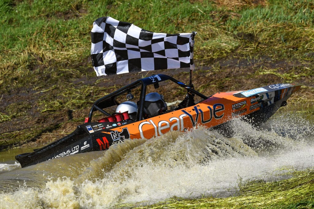 Sam Newdick and Shama Putaranui, of PSP Racing, won the MouthFRESH Superboats Class.